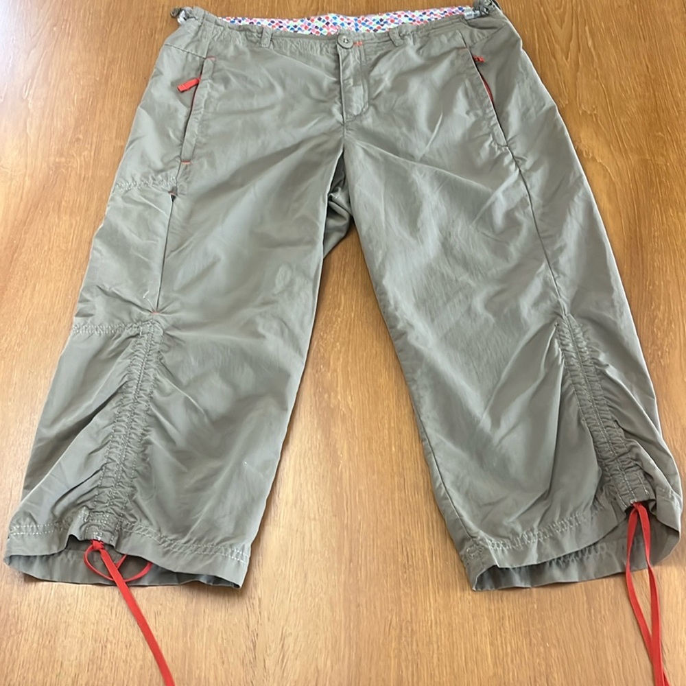 Eddie Bauer FirstAscent Olive Capri Pants, Lightweight, 5 Pockets, Size 6